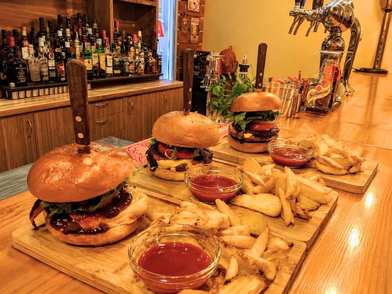 Saloon Coffee & Beer