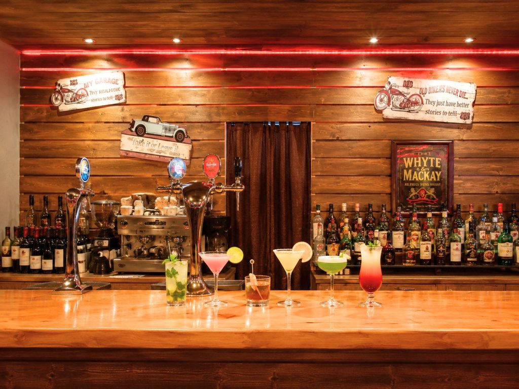 Saloon Coffee & Beer